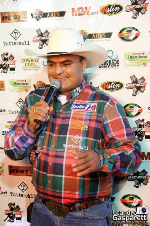 Aquiles bate recorde mundial de Três Tambores