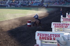 Tambor na pista de grama de Corrida em Pendleton