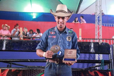 Jovem goiano ganhou um carro zero  em Araguapaz