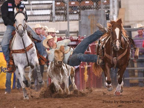 Riley Duvall foi campeão no Bulldog do All American Pro Rodeo Finals