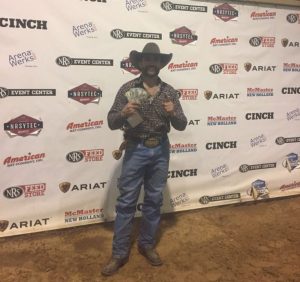 Teve bull rider campeão no Team Roping essa semana