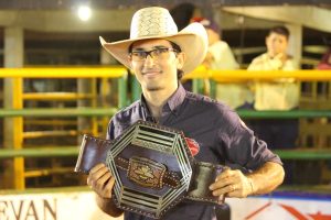 Edevaldo Ferreira foi o grande campeão do Santo Inácio Rodeio show