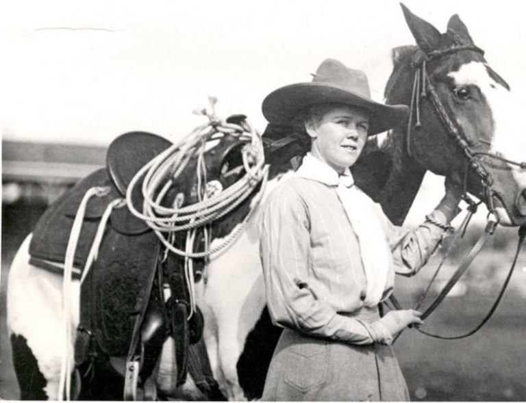 No dia Internacional da Mulher conheça Lucille Mulhall