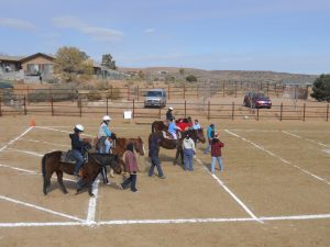 É possível bater uma bolinha com nossos fiéis companheiros: os cavalos
