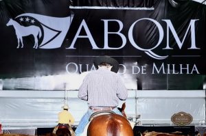 Quarta-feira animada em Londrina com Três Tambores, Laço e Apartação