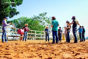 Projeto do CT Carina Pavan ensina crianças a laçar