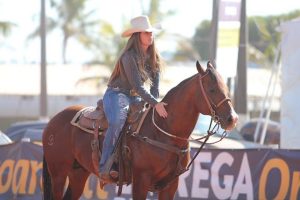 A mineira Isadora Leira é apaixonada pelo Team Roping e Breakaway Roping