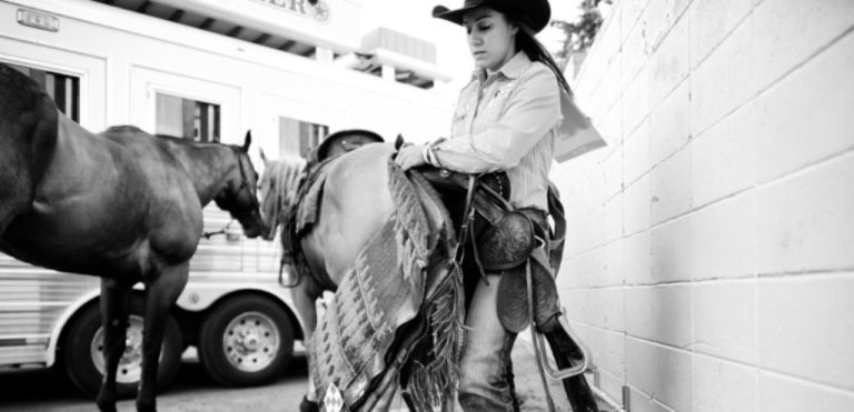 Uma semana corrida na vida de uma competidora de Três Tambores da PRCA