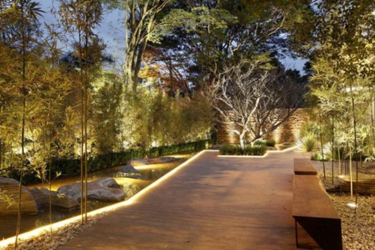 A iluminação certa para dar um up no paisagismo do seu jardim