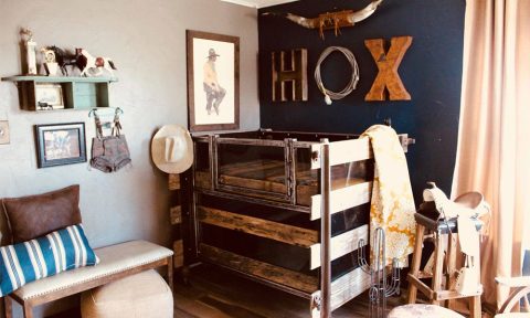 Quarto de bebê totalmente decorado para um mini-cowboy
