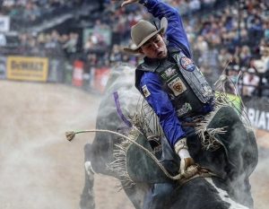 Marco Eguche vence round 2 e líderes avançam na PBR World Finals