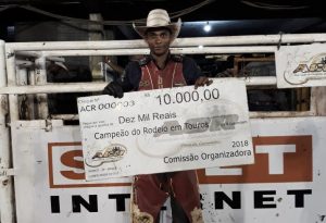 Invicto, competidor de Taubaté foi o campeão do rodeio de Santo Inácio