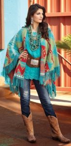 Aposte em looks com estampas Indian para aflorar seu lado cowgirl