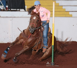 Renata Nakashima Ignácio andava com o pai a cavalo no Japão ainda nova