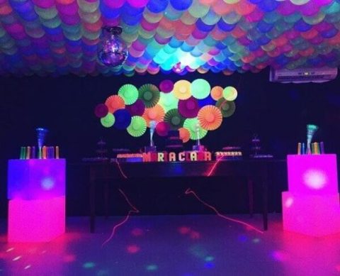 Neon está em alta também na decoração
