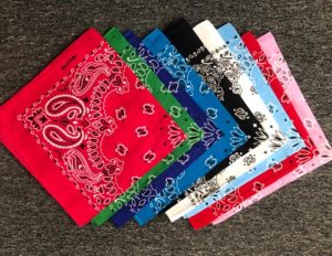 Formas de usar bandanas e ficar super na moda