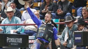 Cody Nance vence PBR Denver e atletas fazem tributo a Lowe