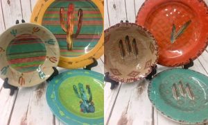 Pratos todos pintados como motivos western para você se apaixonar