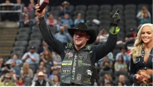 Chase Outlaw vence PBR Kansas e assume liderança do ranking mundial