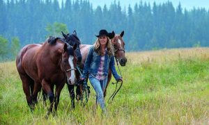 Para dizer o mínimo, Amber Marshall tem o melhor emprego dos sonhos