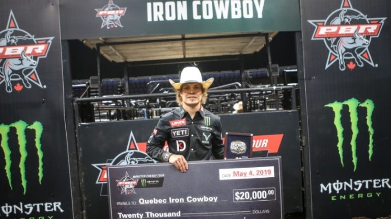 Derek Kolbaba fica com o título do PBR Canada Iron Cowboy 2019