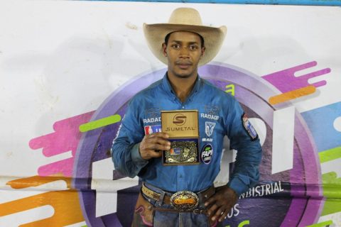 Etapa da Liga Nacional de Rodeio na famosa FAPI em Ourinhos