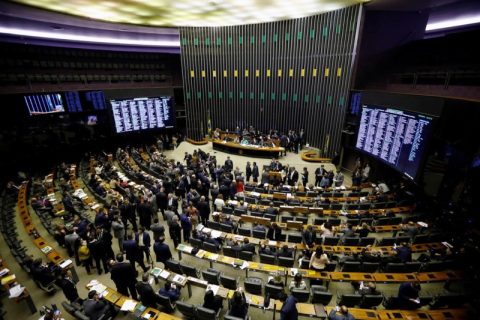 Câmara aprova texto-base de projeto que regulamenta a práticas da vaquejada,  rodeio e laço no Brasil