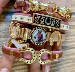 Acessórios com motivo western para deixar seu look ainda mais ‘top’