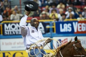 O longo adeus de Fred Whitfield, um dos mais vencedores do rodeio