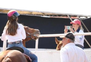 Relação de mãe e filha é bastante saudável dentro da arena