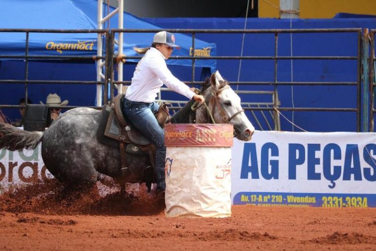Ser competidora e treinadora são especialidades de Kelly Caroline