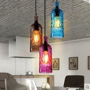 Como uma garrafa de vidro se transforma em luminária