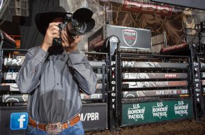 Fotógrafo brasileiro comemora 13 de trabalho na PBR Finals