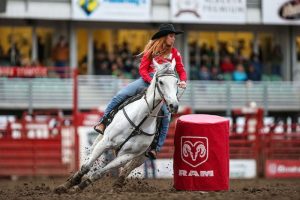 Estreantes na WNFR esse ano, competidoras suaram a camisa