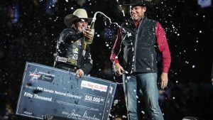 Daylon Swearingen chega a importante marca com vitória na PBR Canadá