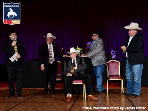 Cotton Rosser recebe o 2019 Legend of ProRodeo