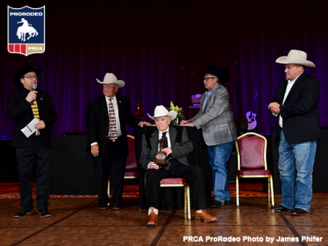 Cotton Rosser recebe o 2019 Legend of ProRodeo