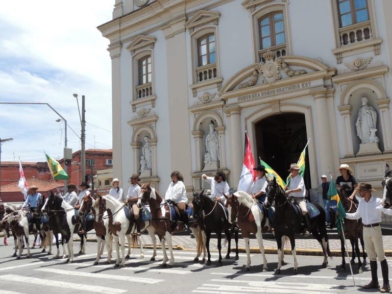 Desfile de cavalos Mangalarga recebe príncipe Dom Bertrand em Guaratinguetá