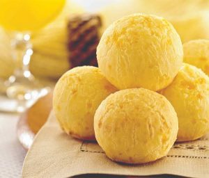 Aprenda a fazer um delicioso pão de queijo mineiro