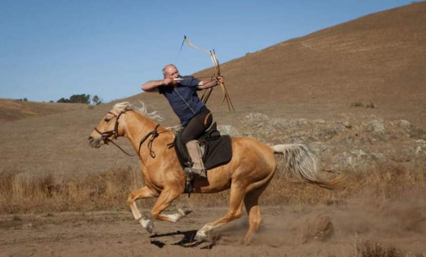 Saiba mais sobre o Mounted Archery - tiro com arco montado!