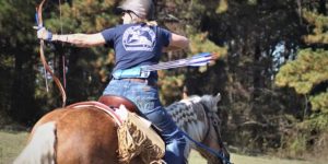 Saiba mais sobre o Mounted Archery – tiro com arco montado