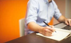 Verão: como vestir-se bem no trabalho