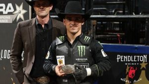 José Vitor Leme é campeão do WCRA Royal City Roundup