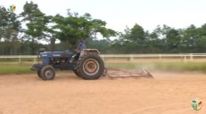 TV UC – Como rastelar a pista para trabalhar cavalos