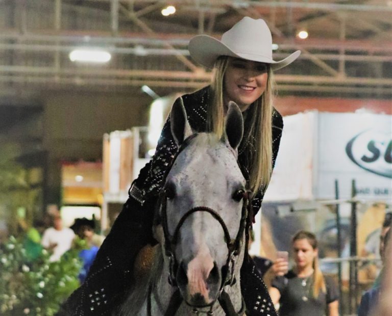 Cutter lança nova coleção com desfile ‘arrasador’