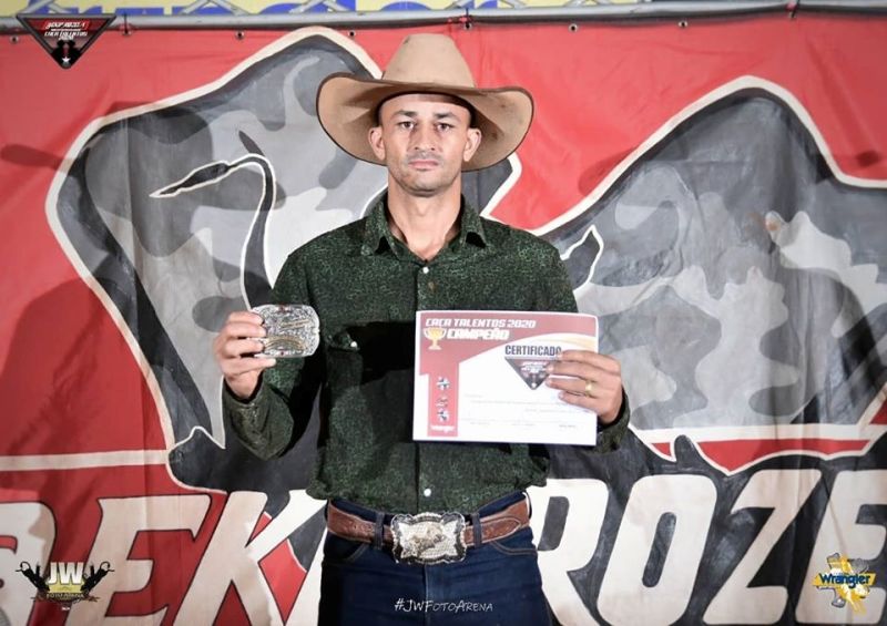 Esdras Sabino Araújo é campeão do ‘Caça Talentos’ da Ekip Rozeta