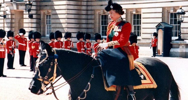 Especial Dia da Mulher: conheça a ligação da Rainha Elizabeth II com os cavalos