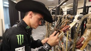 Líder do mundial da PBR, Leme se recupera bem