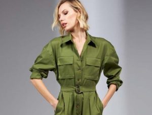 Macacão de sarja estilo militar é como uma tela em branco