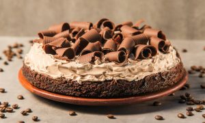 Aprenda a fazer um bolo de chocolate com gostinho do café